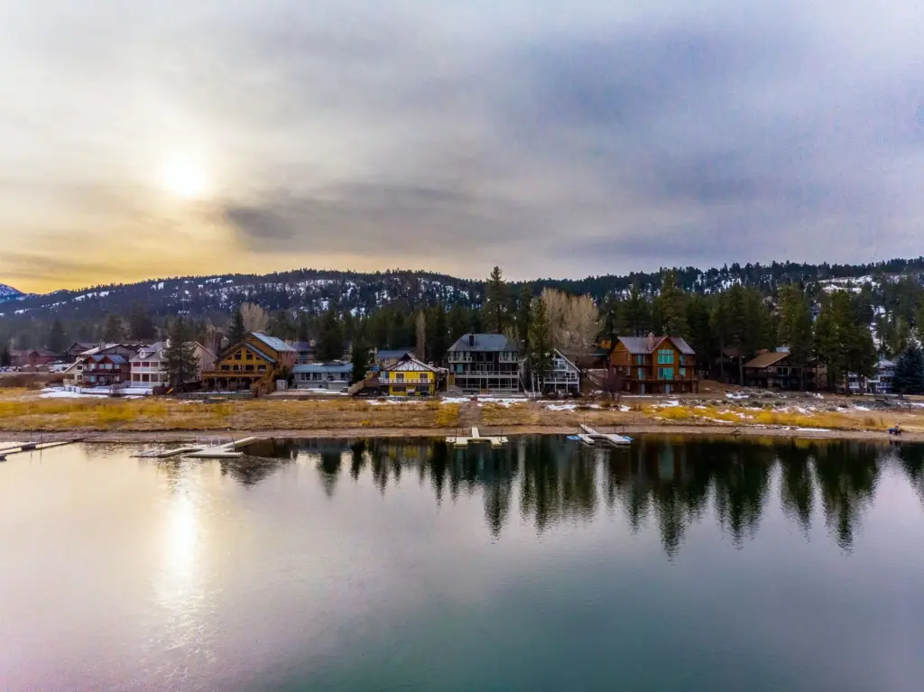 Lakeside Charms: Exploring the Allure of Lakeshore Avenue in Grand Lake, CA